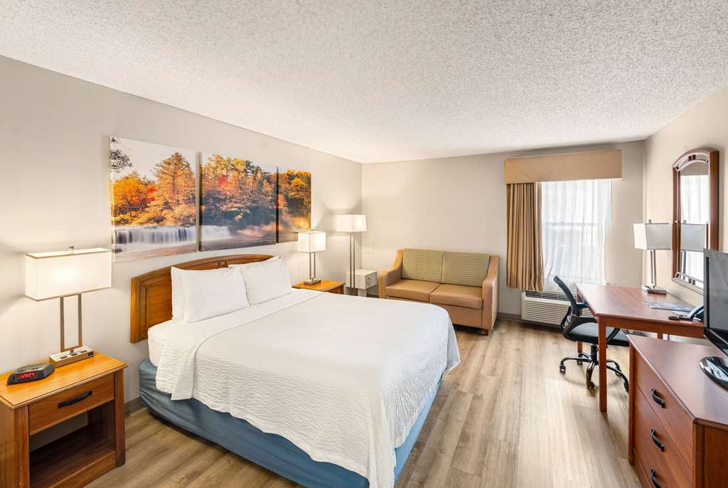 DAYS INN BY WYNDHAM RALEIGH-AIRPORT-guestroom-Guest Room,On-Site.jpg