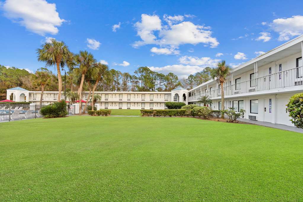 Developer Inn & Suites Airport JAX, a Baymont by Wyndham - Tap to explore photos