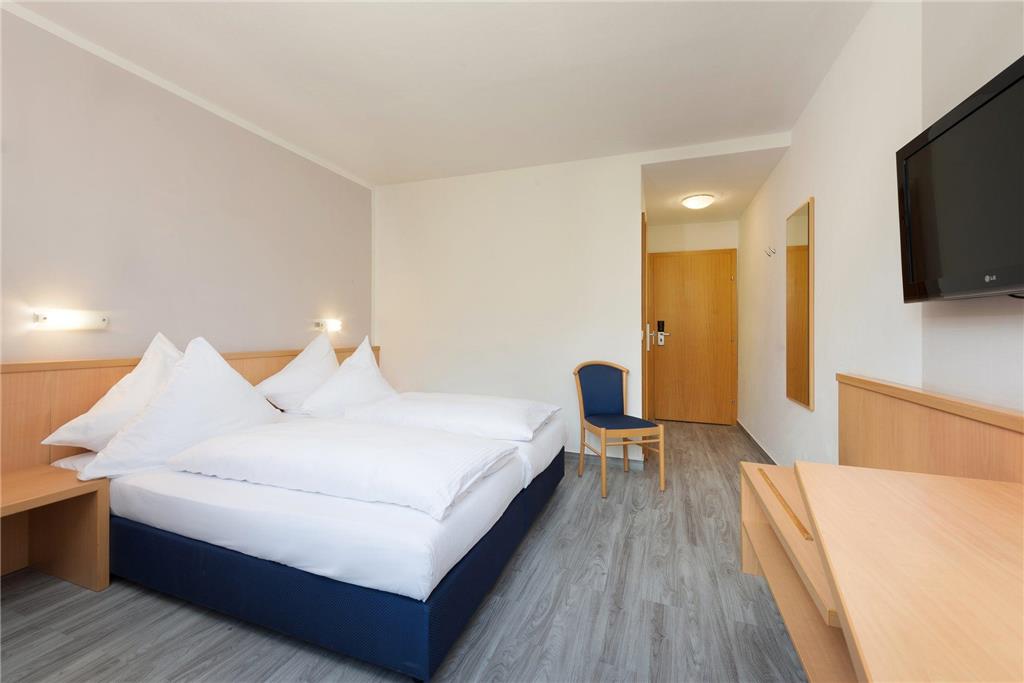 BOCHUM WATTENSCHEID AFFILIATED MHI-guestroom-Guest Room,On-Site.jpg