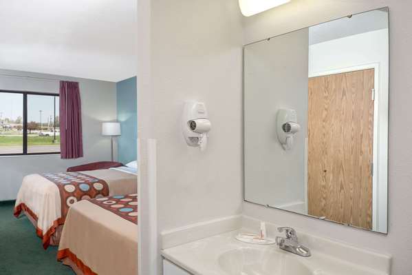  - Super 8 Hotel Gas City