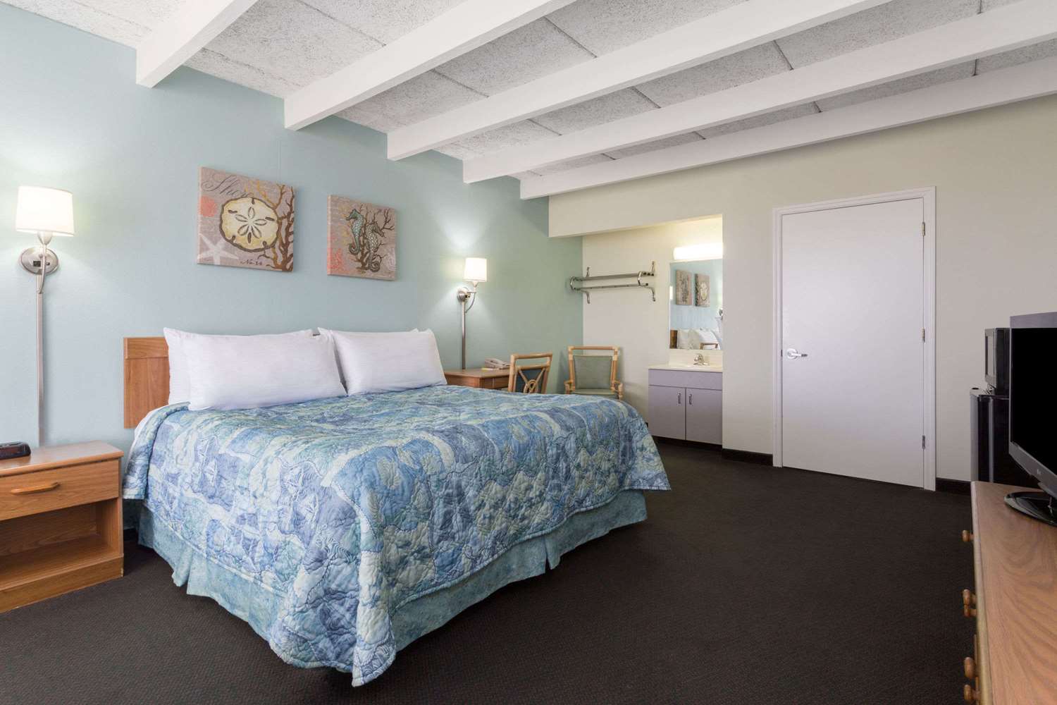 Days Inn Oceanfront Resort Jekyll Island, GA See Discounts