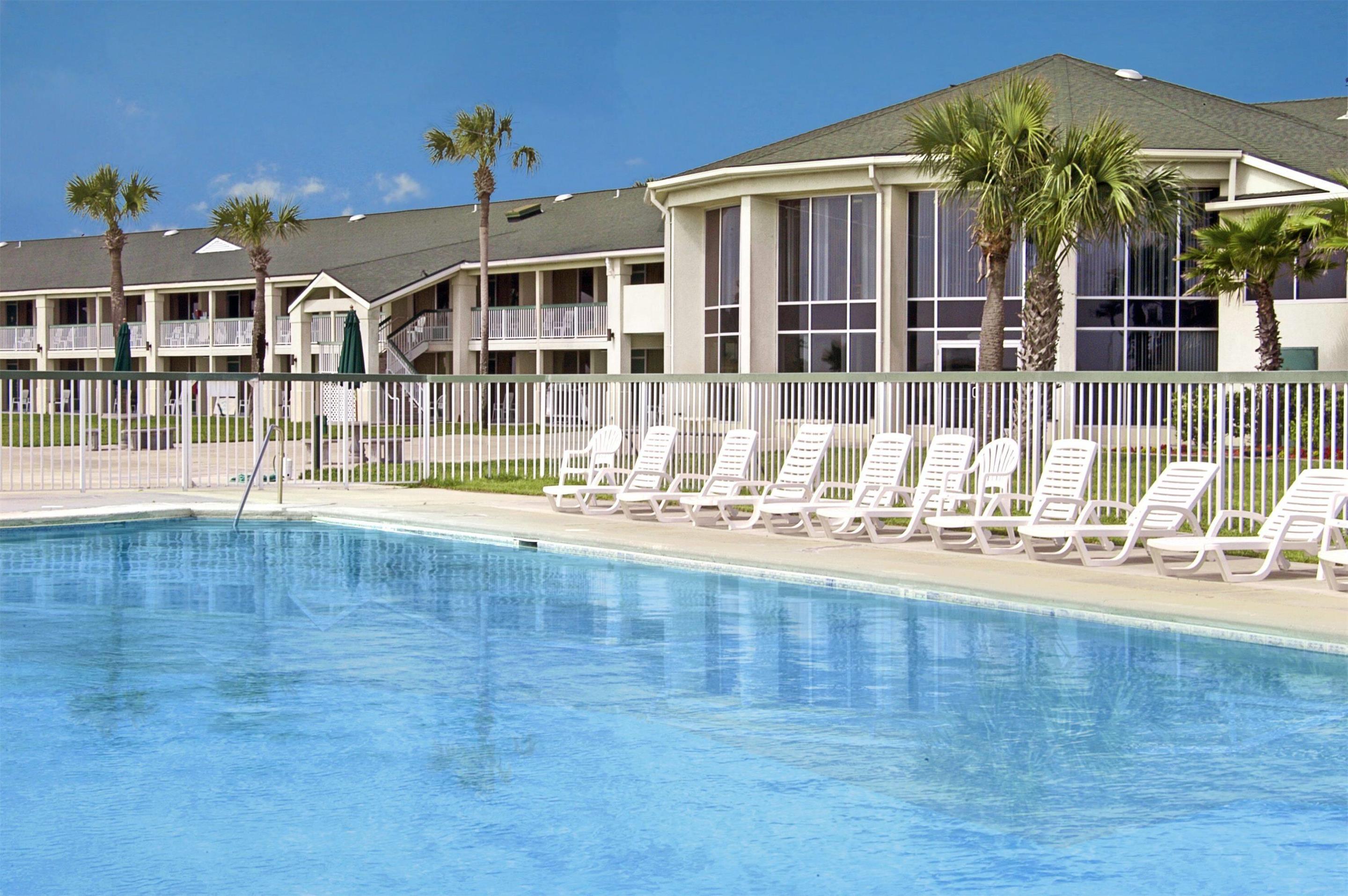 Pool | Days Inn & Suites by Wyndham Jekyll Island