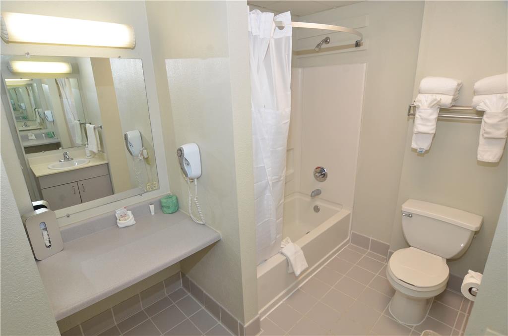 DAYS INN SUITES JEKYLL ISLAND-guestroom-Guest Room,Bathroom,On-Site.jpg