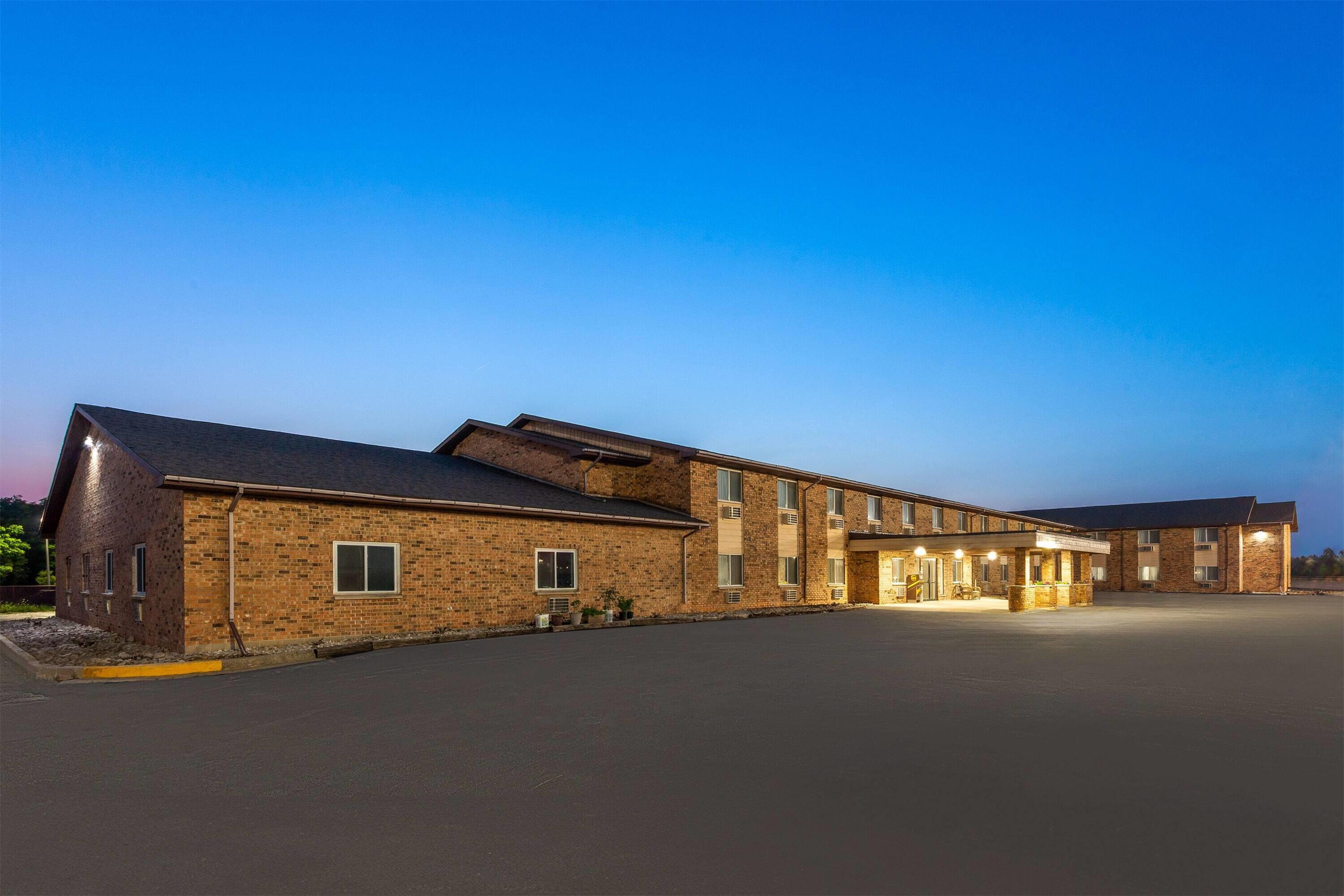 Exterior | Days Inn by Wyndham Manistee