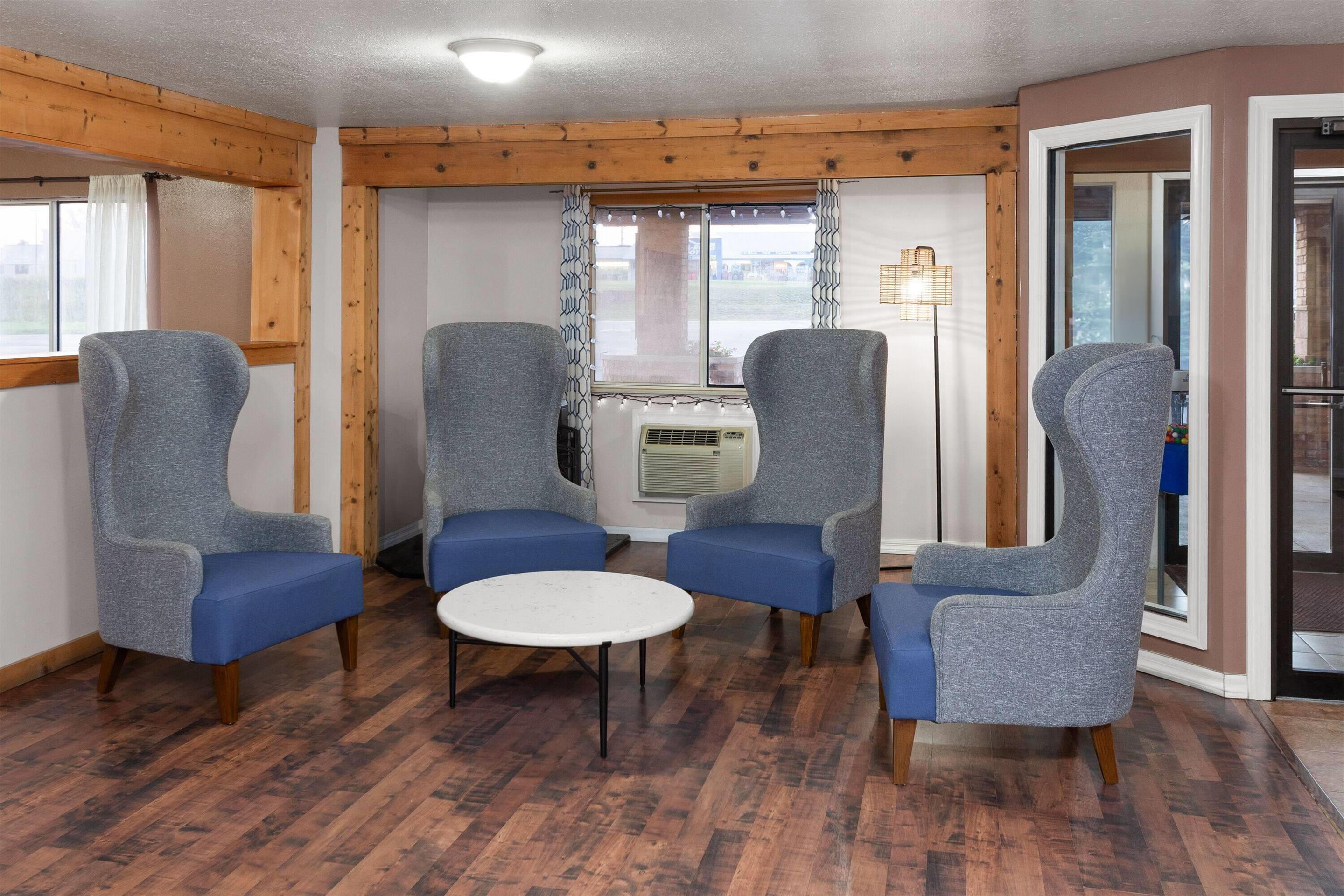 Lobby | Days Inn by Wyndham Manistee