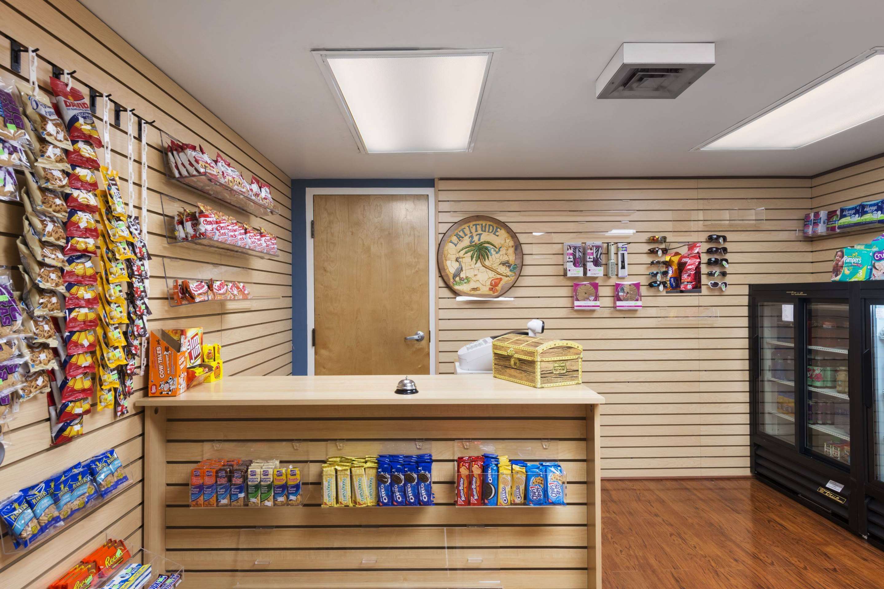 Store | Days Inn by Wyndham Port Charlotte/Punta Gorda