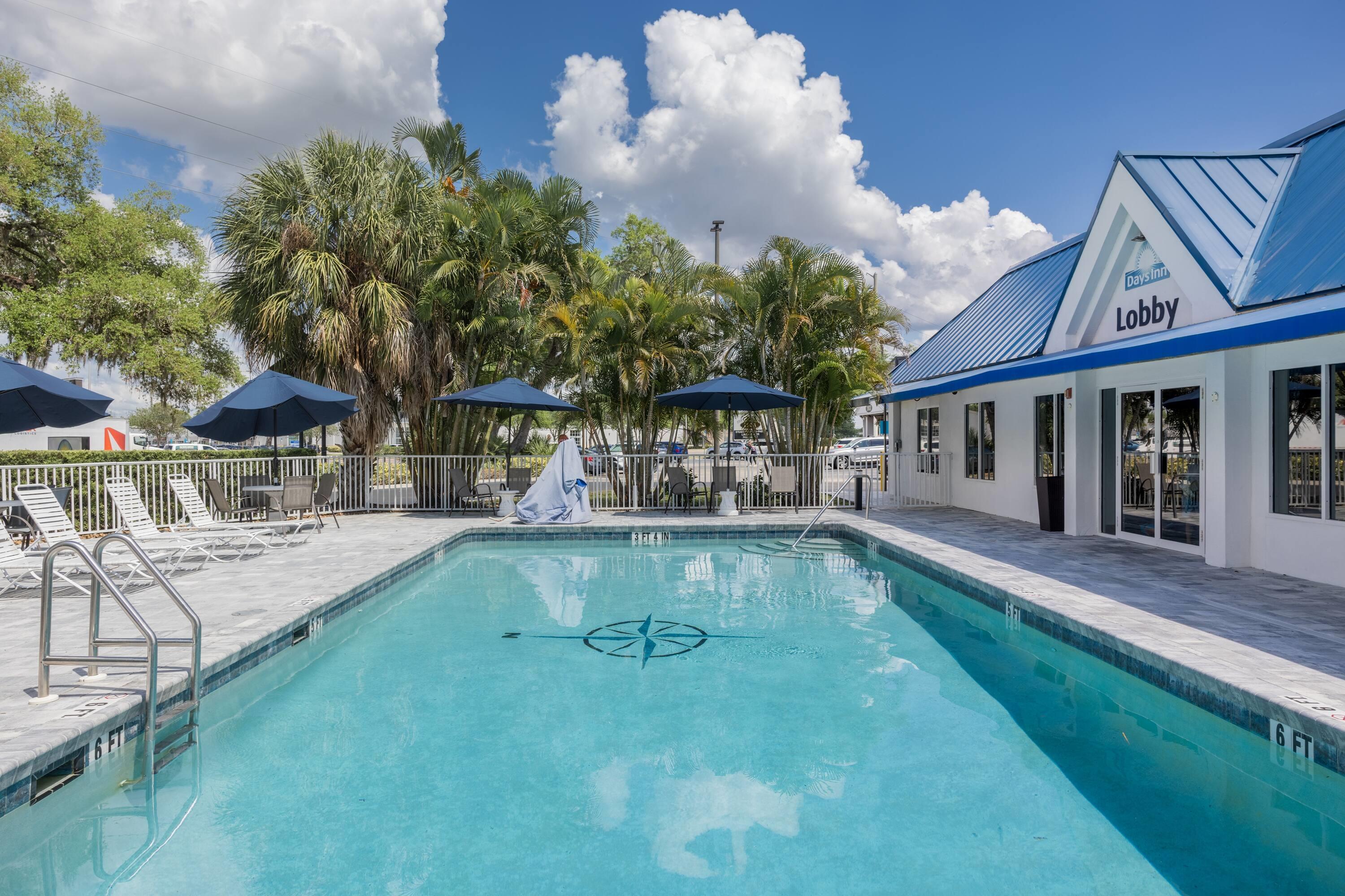 Pool | Days Inn by Wyndham Port Charlotte/Punta Gorda