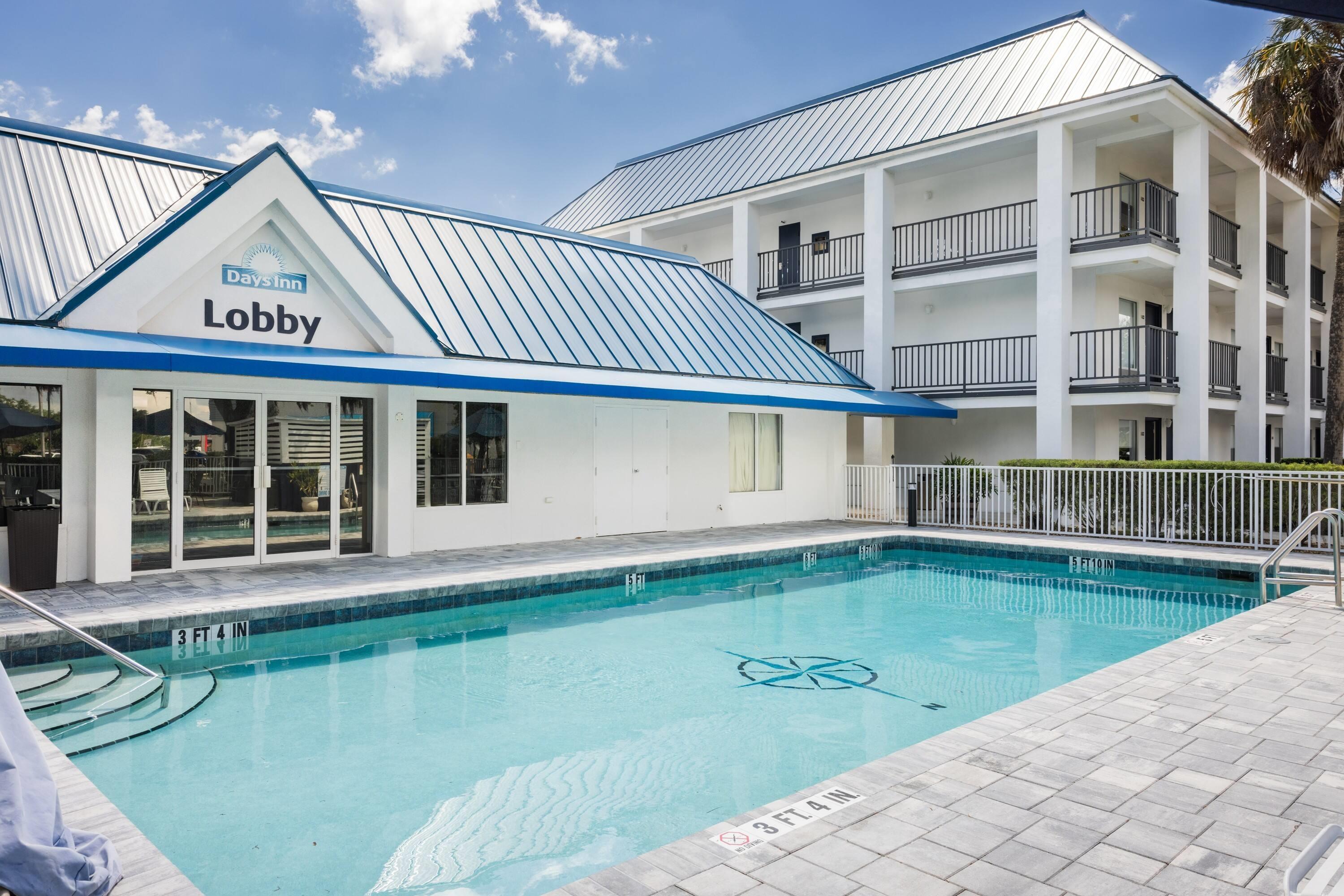 Pool | Days Inn by Wyndham Port Charlotte/Punta Gorda