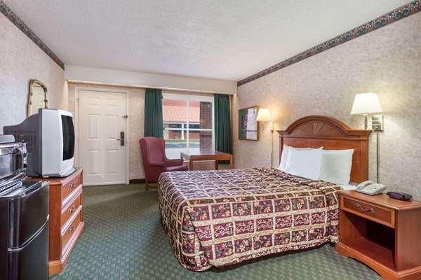 - Days Inn Petersburg - I-95, Exit 45