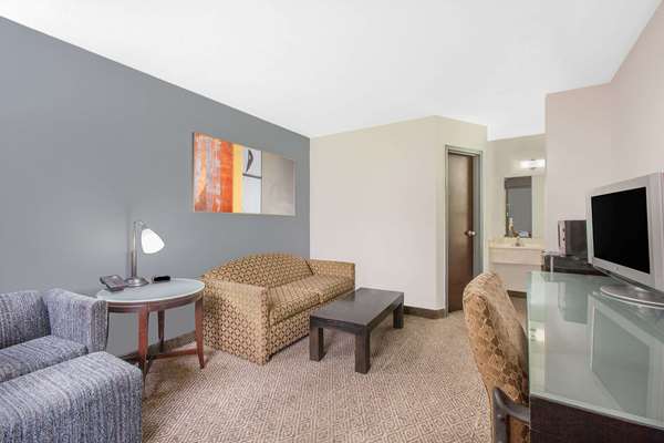 Suite - Days Inn Benton - I-30, Exit 118