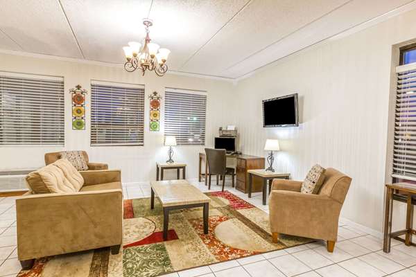  - Days Inn Syracuse - I-90, Exit 35