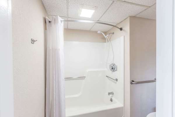  - Days Inn Syracuse - I-90, Exit 35