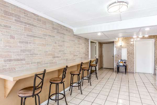  - Days Inn Syracuse - I-90, Exit 35