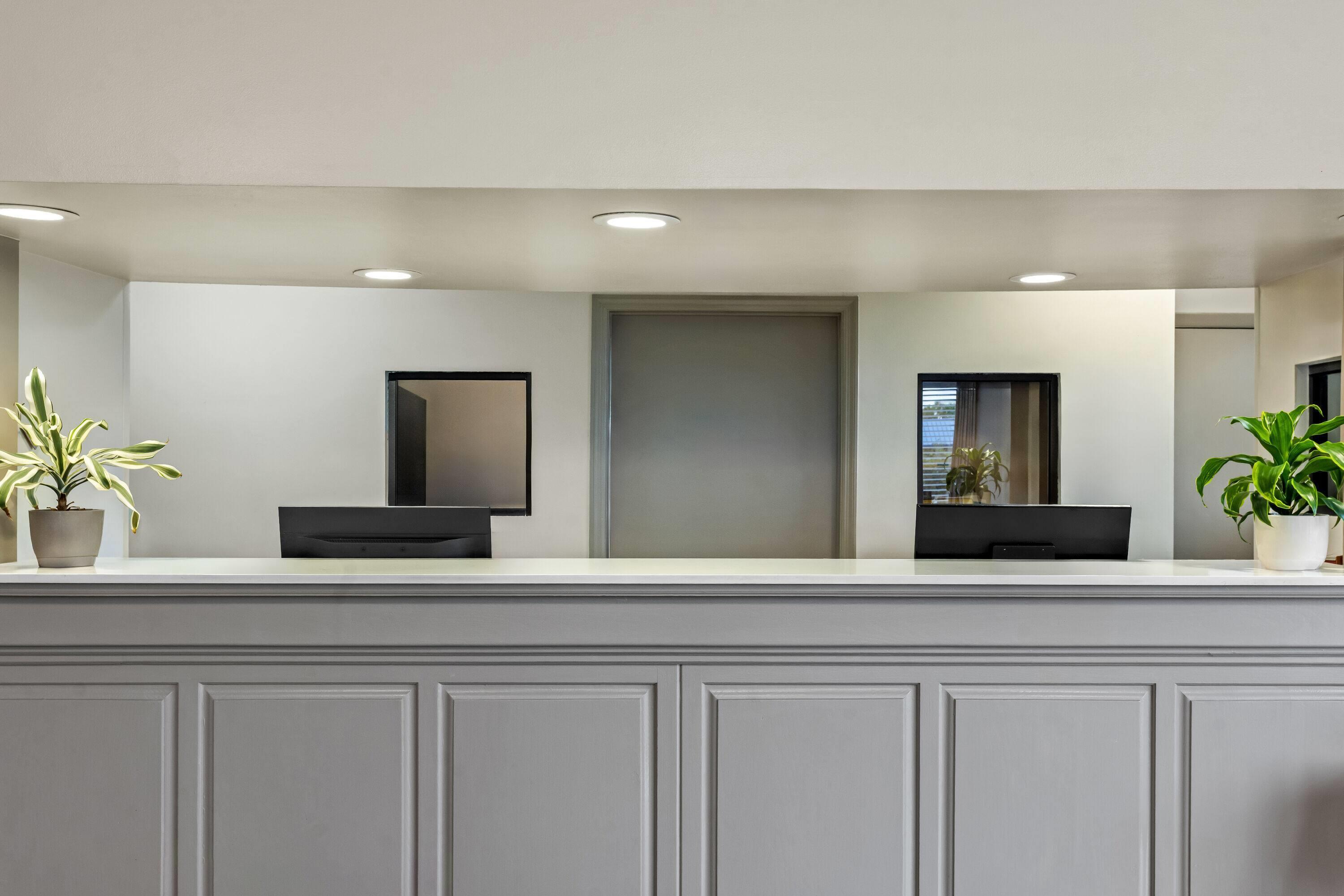 Reception | Days Inn by Wyndham Valdosta I-75