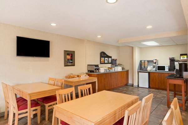 Restaurant - Days Inn near the Falls Niagara Falls