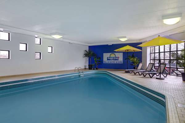 Pool - Days Inn near the Falls Niagara Falls