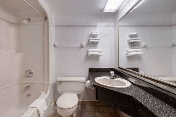  - Days Inn near the Falls Niagara Falls