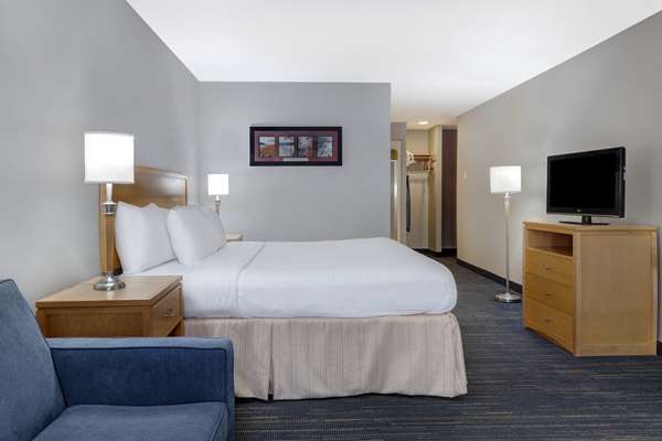 - Days Inn near the Falls Niagara Falls