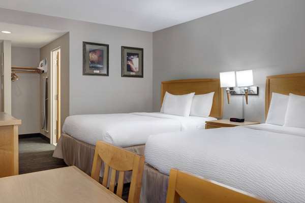  - Days Inn near the Falls Niagara Falls
