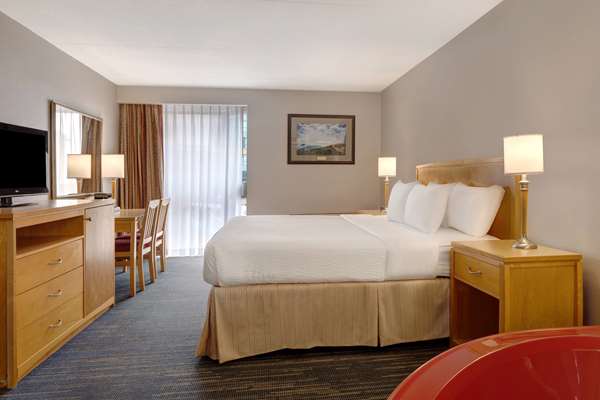 Suite - Days Inn near the Falls Niagara Falls