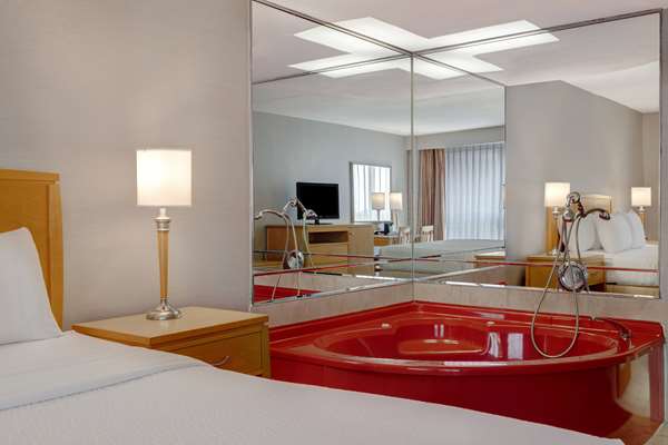 Suite - Days Inn near the Falls Niagara Falls