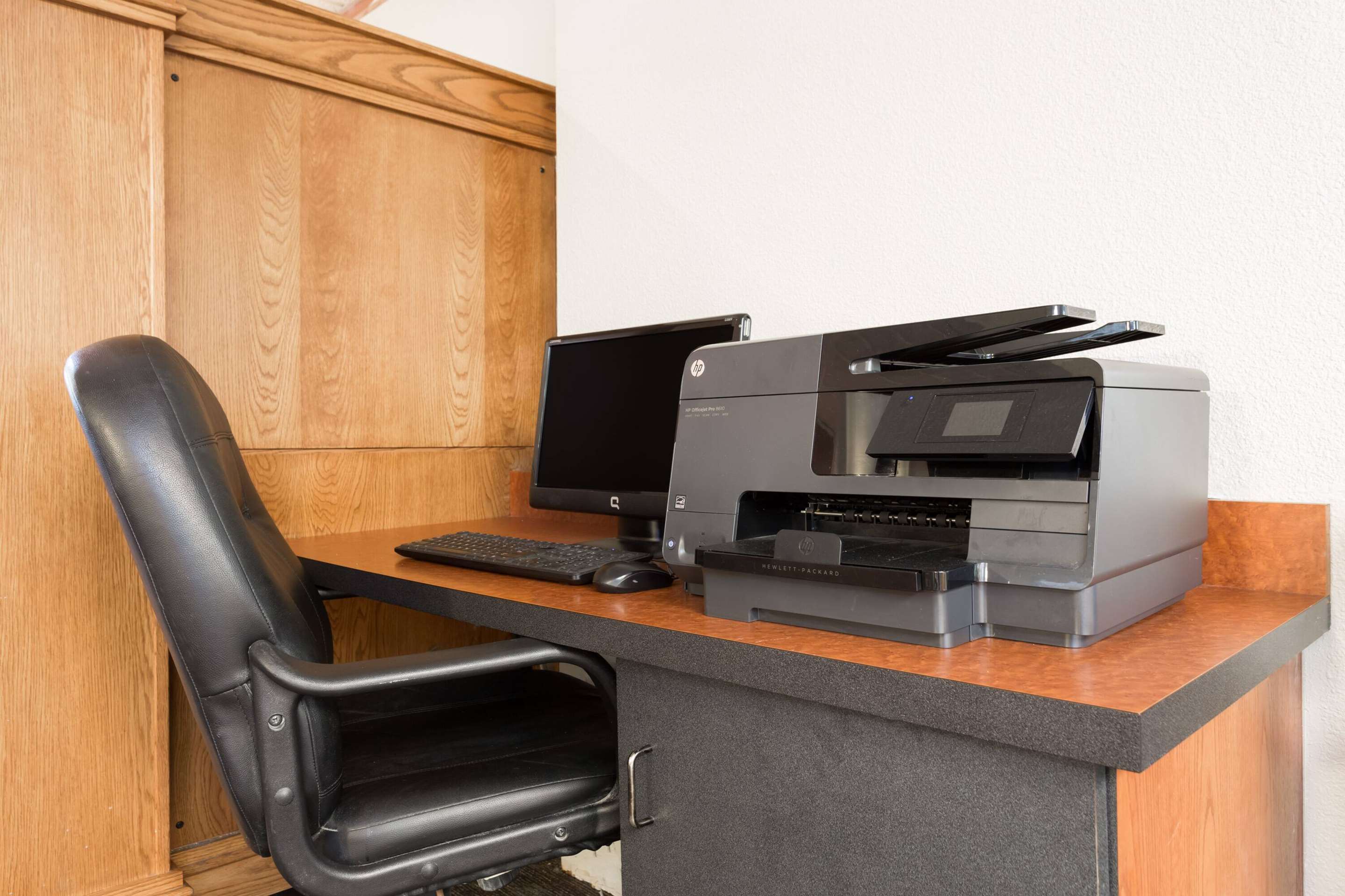 Business Center | Days Inn by Wyndham Harrisburg North
