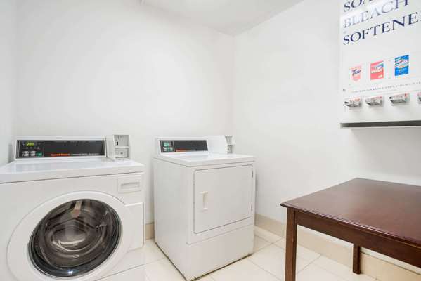  - Days Inn Westminster