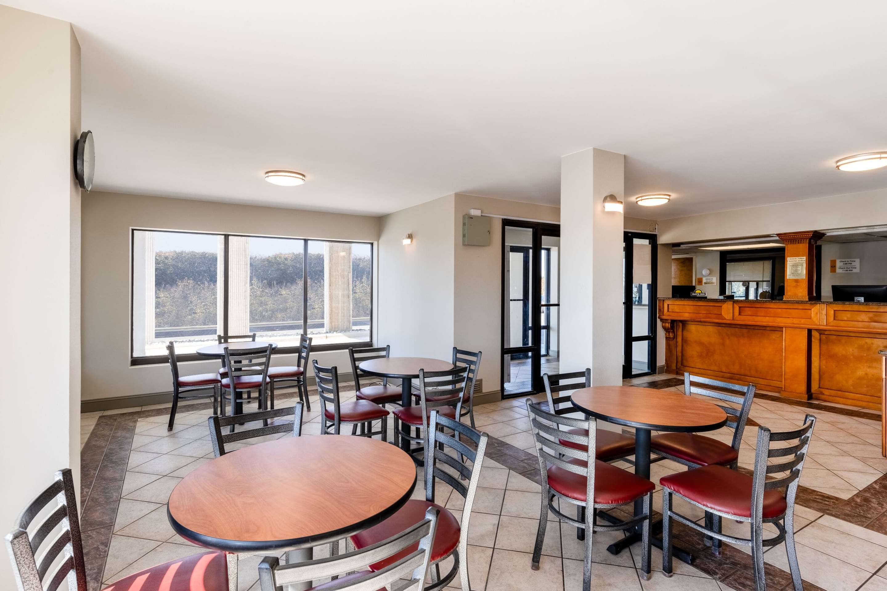 Lobby | Days Inn by Wyndham Mooresville Lake Norman