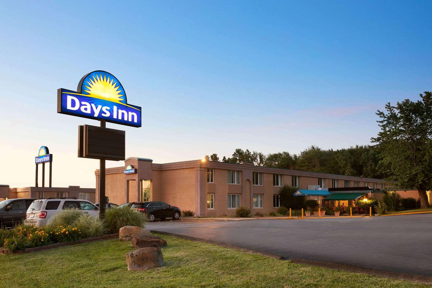 Days Inn Willoughby, OH See Discounts