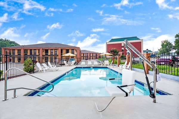 Pool - Days Inn Fairburn Road Douglasville - I-20, Exit 37