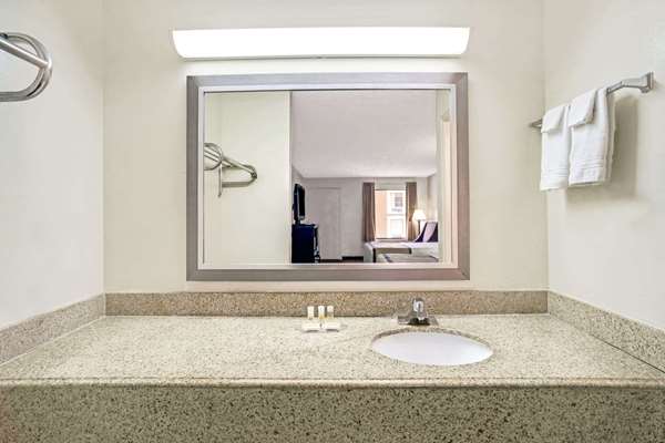  - Days Inn Fairburn Road Douglasville - I-20, Exit 37