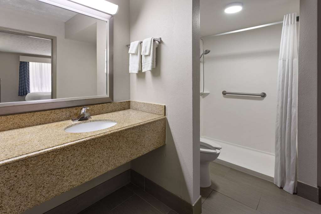 DAYS INN BY WYNDHAM DOUGLASVILLE-AT-guestroom-Guest Room,Bathroom,Shower,Accessibility,On-Site.jpg
