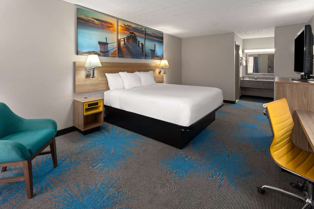 DAYS INN BY WYNDHAM DOUGLASVILLE-AT-guestroom-Guest Room,On-Site.jpg
