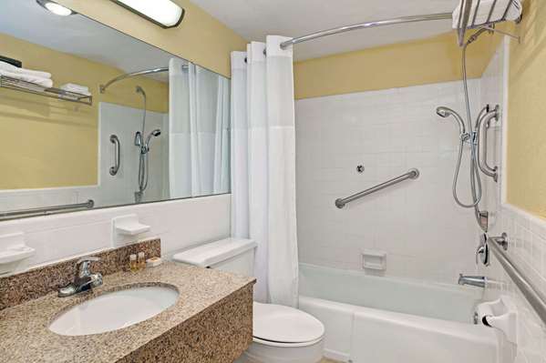  - Days Inn Fort Eustis Newport News