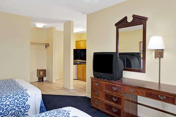 Suite - Days Inn Fort Eustis Newport News