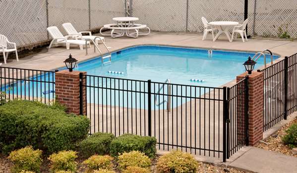 Pool - Days Inn Cleveland - I-75, Exit 25