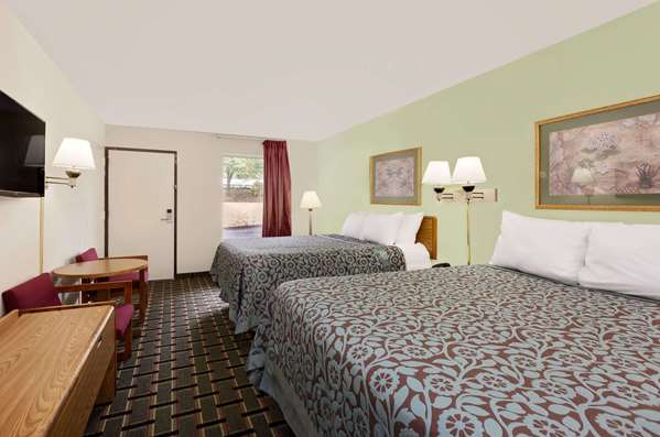  - Days Inn Cleveland - I-75, Exit 25