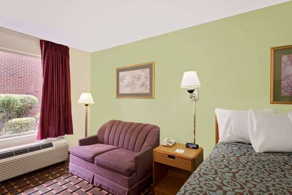  - Days Inn Cleveland - I-75, Exit 25