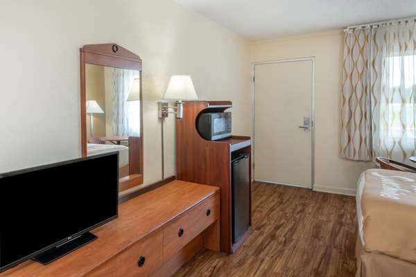  - Days Inn Clarksville - I-24, Exit 11