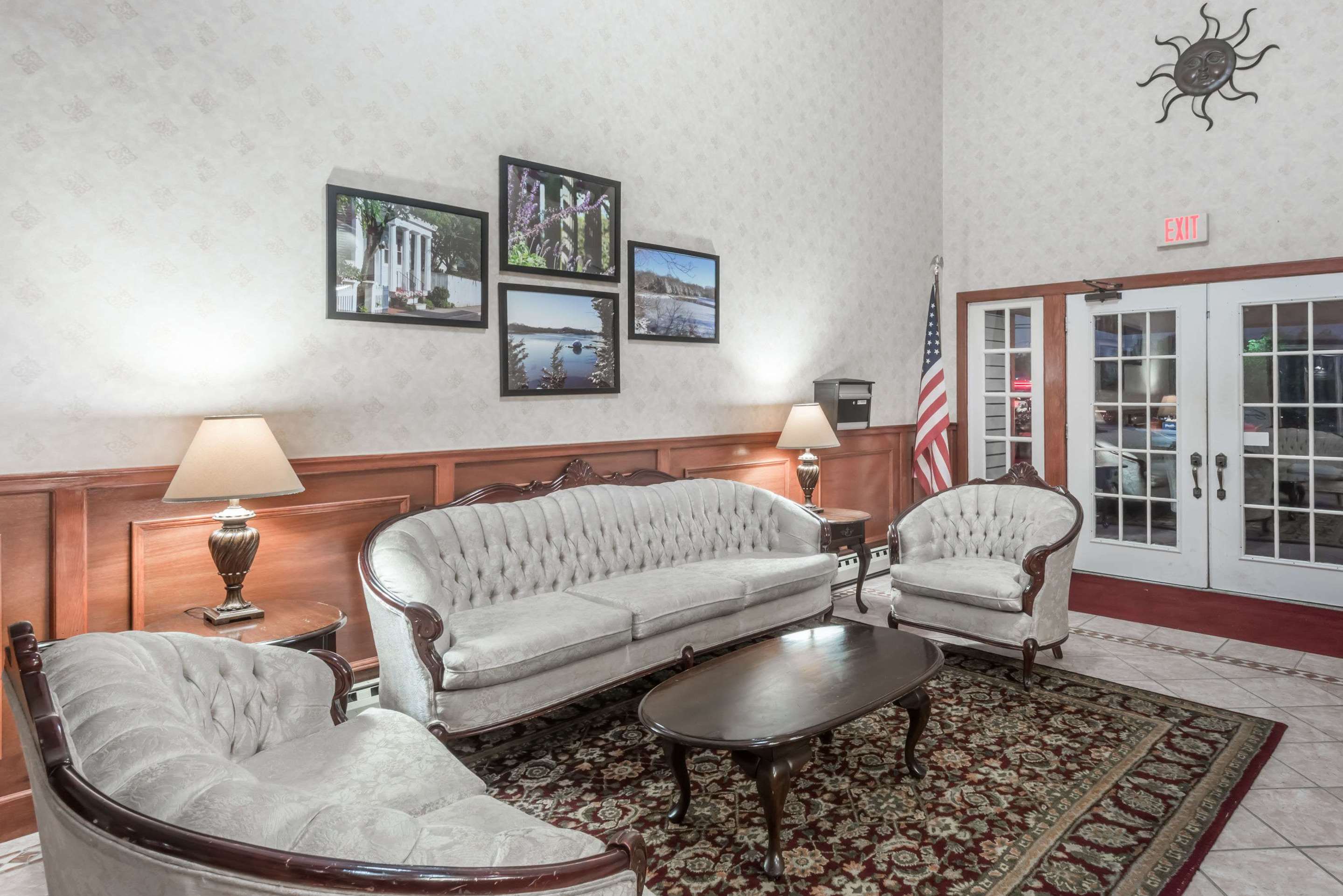 Lobby | Ramada by Wyndham Groton