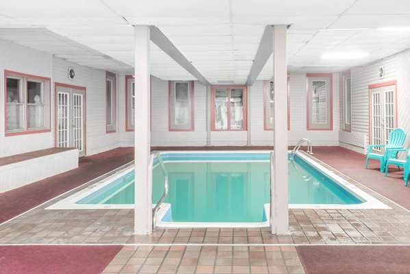 Pool - Ramada Hotel Groton - I-95, Exit 86