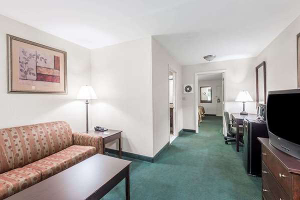 Suite - Ramada Hotel Groton - I-95, Exit 86