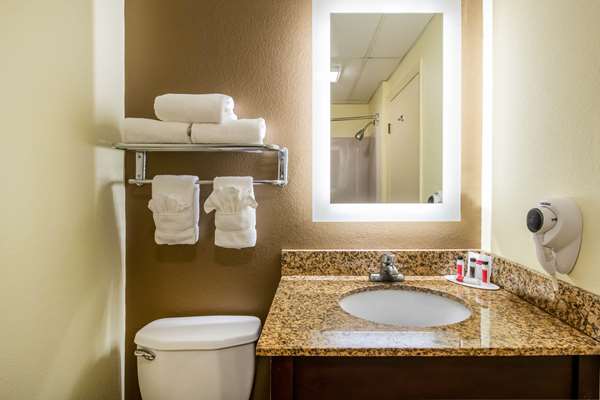  - Ramada Hotel Groton - I-95, Exit 86