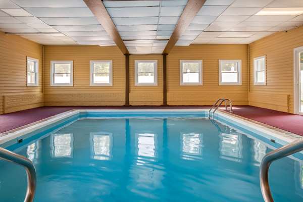 Pool - Ramada Hotel Groton - I-95, Exit 86