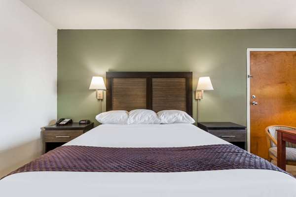  - Days Inn Golden East Rocky Mount
