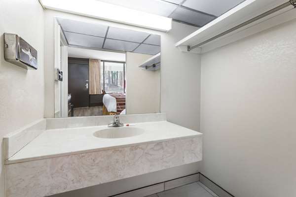  - Days Inn Golden East Rocky Mount