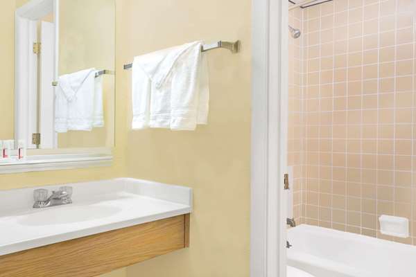  - Days Inn Alexandria