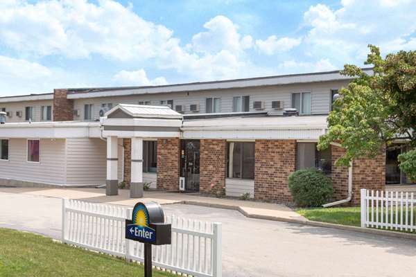 Exterior view - Days Inn Fond du Lac