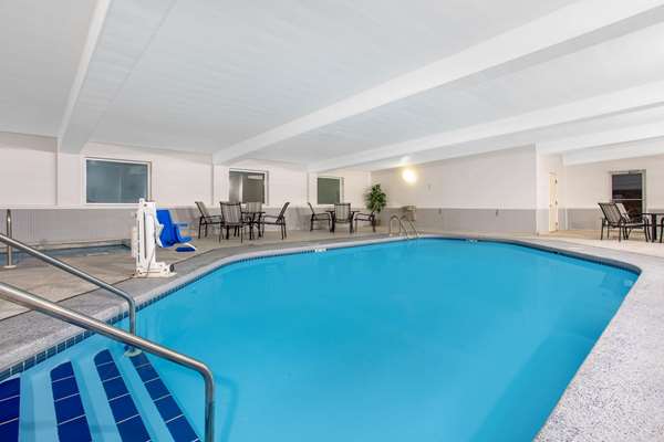 Pool - Days Inn Fond du Lac