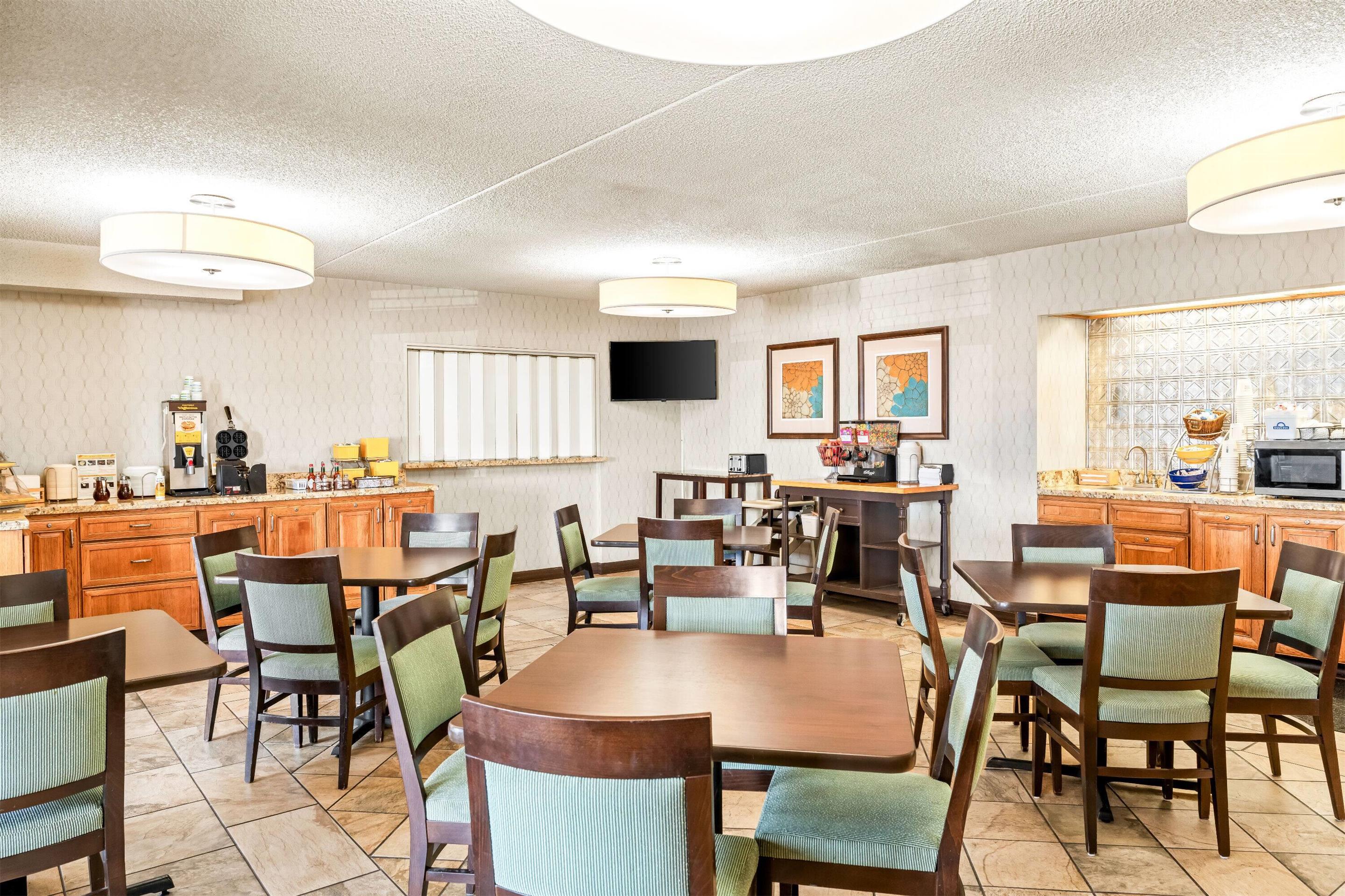 Breakfast Area | Days Inn by Wyndham Helena